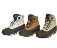 J'ai des bottines Columbia hyper chaudes, un peu lourdes, mais vraiment efficaces, je n'ai jamais eu froid dedans. L'ancien modèle qui ressemble un...
