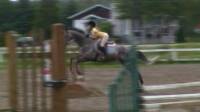 Voila une photo au saut avec mon cheval ! Sa date de l'&eacute;t&eacute; pass&eacute; dans ses d&eacute;buts, mais j'avais pas plus r&eacute;cent !

Je suis trop pench&eacute; pour la...