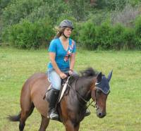 J'ai une jument de 6 ans. Je fait du saut, de la plaisance classique et de la trail. Je l'ai eu, elle avait 4 ans, elle ne savait pas grand choses et...