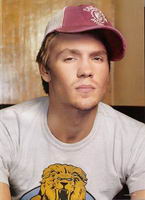 le blond !!!! Il est trop beau !!!