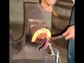 Les étapes de fabrication artisanal d'un fer à cheval par Eric...