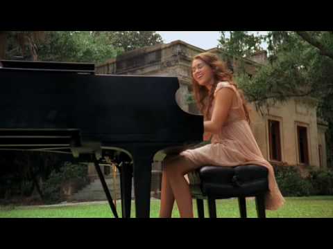 Je sais que &ccedil;a n'a aucun rapport mais j'adore cette chanson ! avez-vous vu le film '' la derni&egrave;re chanson'' ?