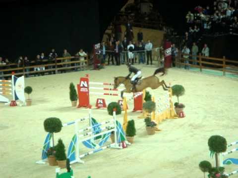 Kevin Staut et Banda de Hus sur 1m50 au CSI de Montpellier en Novembre 2010 à Equisud