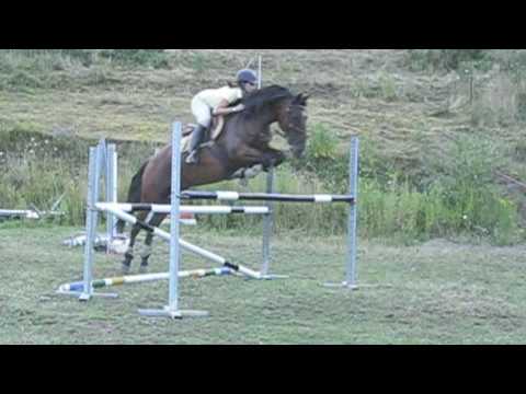 ayoye y saute le poney :P 1m50 xD