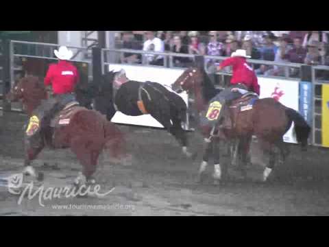 Je me demande ce qu'ils font pour que le cheval agisse comme ça...en tout cas ça du style!
