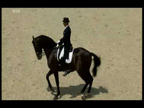 Ravel, avec Steffen Peters qui ont offert une performance du tonnerre! Voici une belle éxécution selon moi.